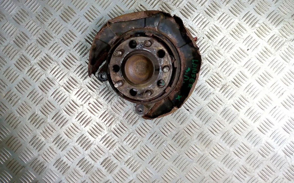 Кулак поворотный З.Л mitsubishi lancer X