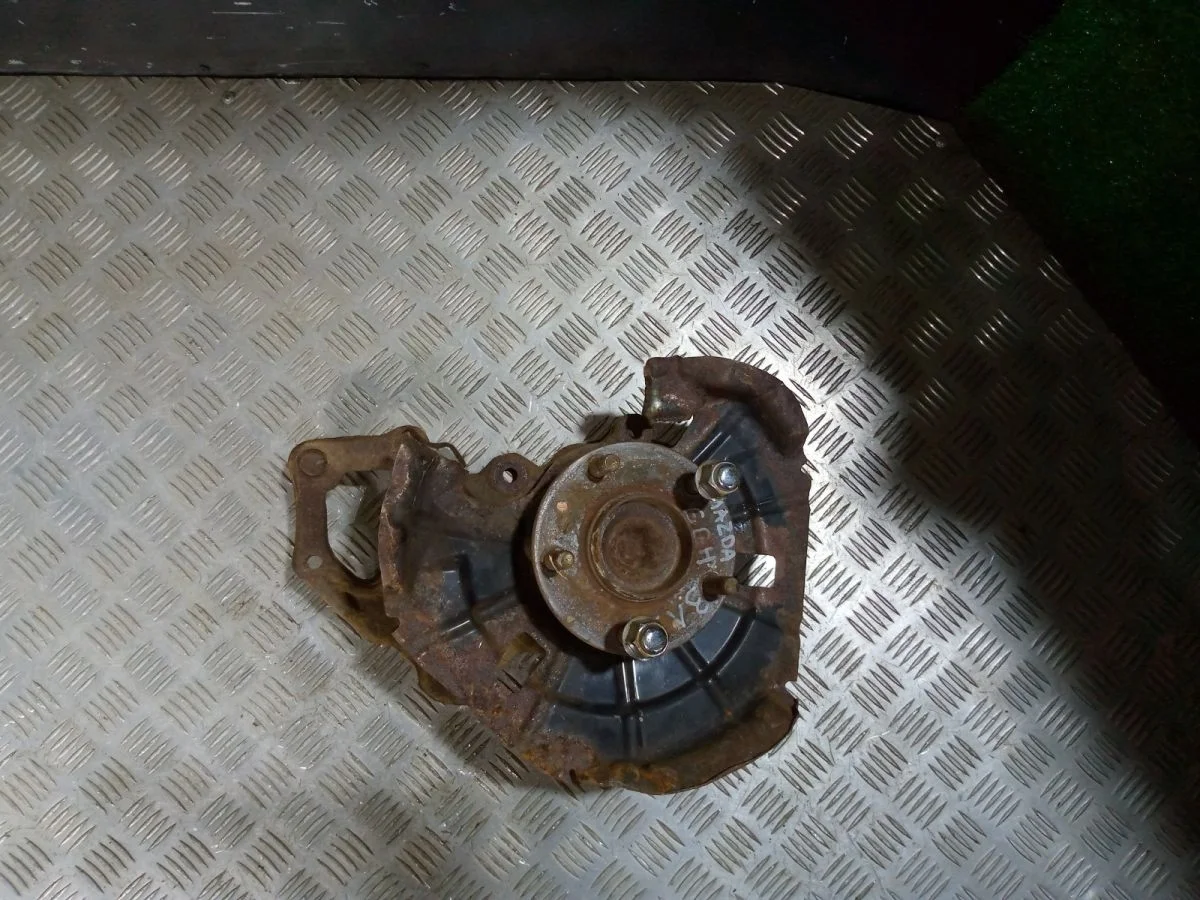 Кулак задний левый Mazda VI-GH