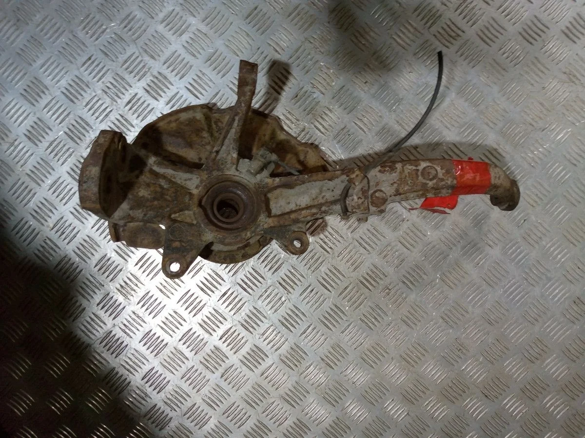 Кулак передний левый Mazda VI-GH