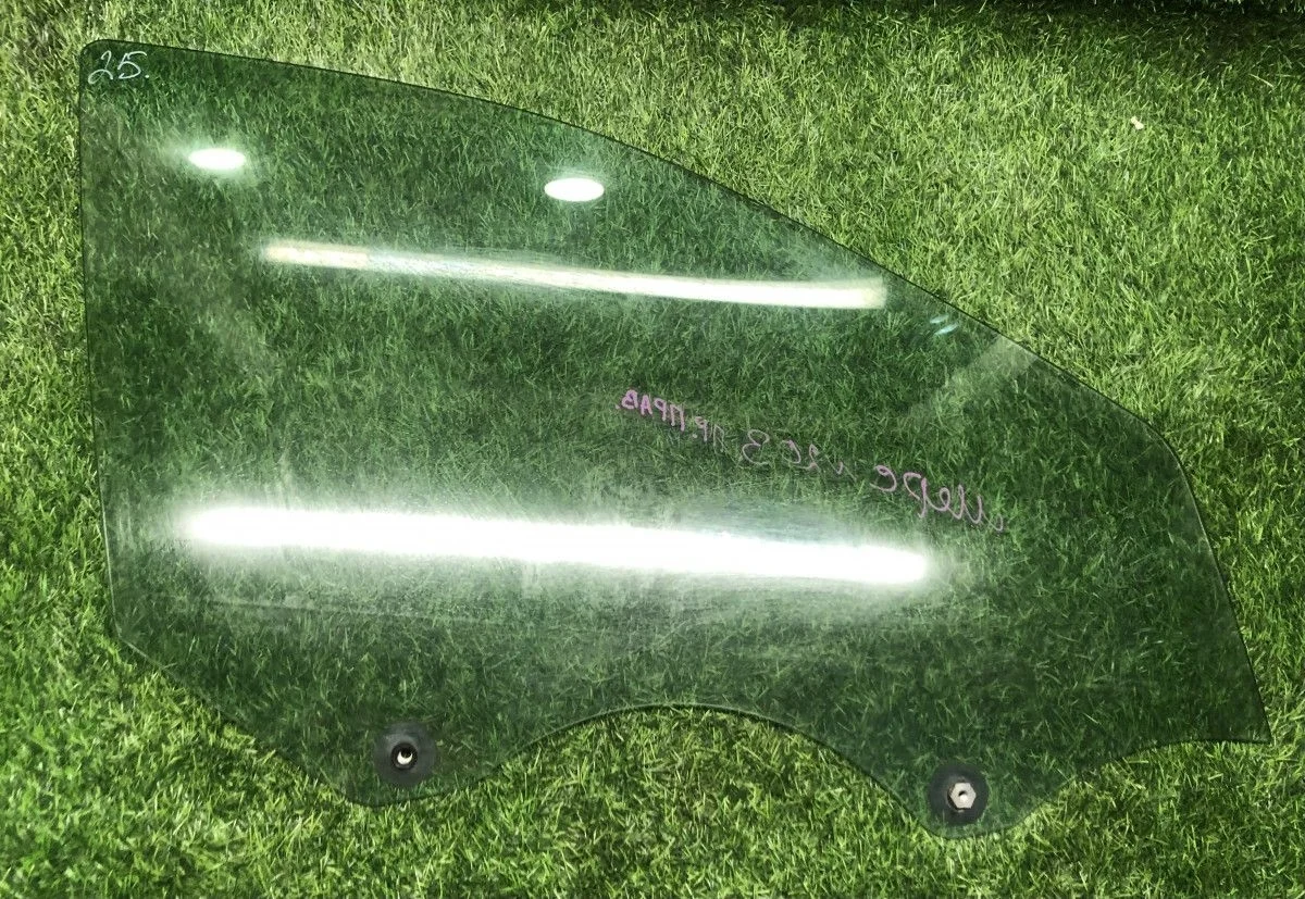 Стекло передней правой двери Mercedes W203