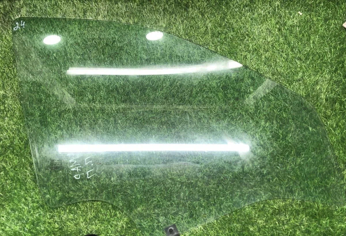 Стекло передней правой двери Renault Logan