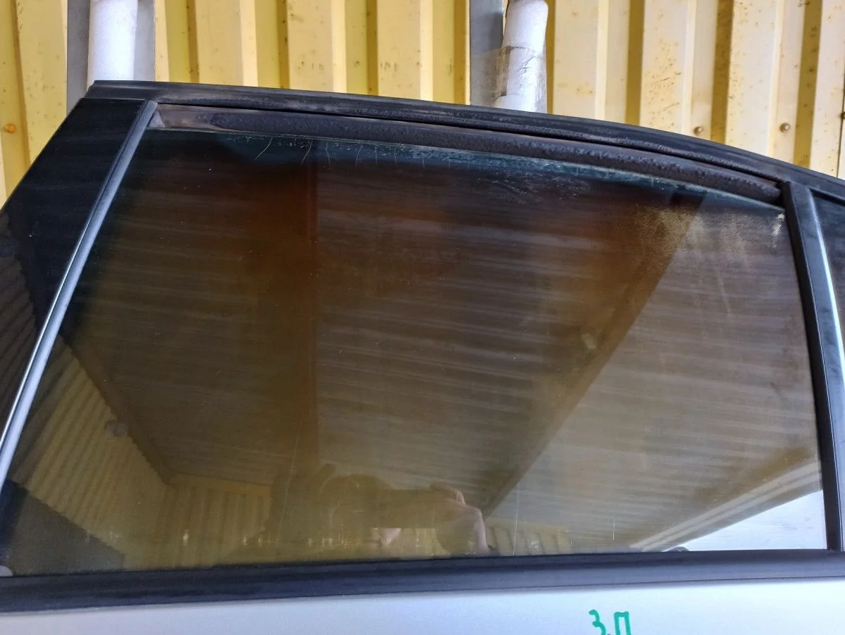 Стекло двери задней левой Skoda Octavia A7