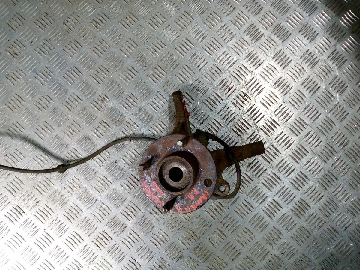 Кулак поворотный передний правый Lancer Xl