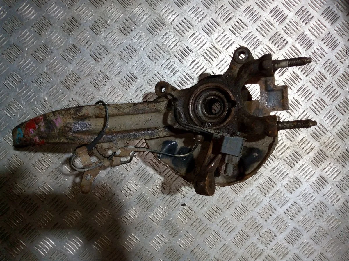 Кулак передний левый Mazda VI-GH