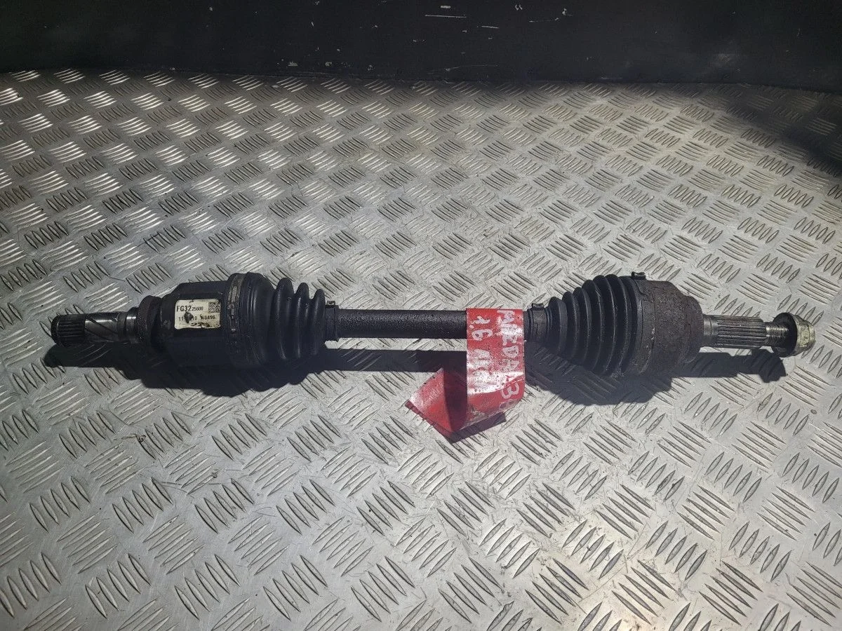 Полуось в сборе левая на Mazda 3 BL Z6