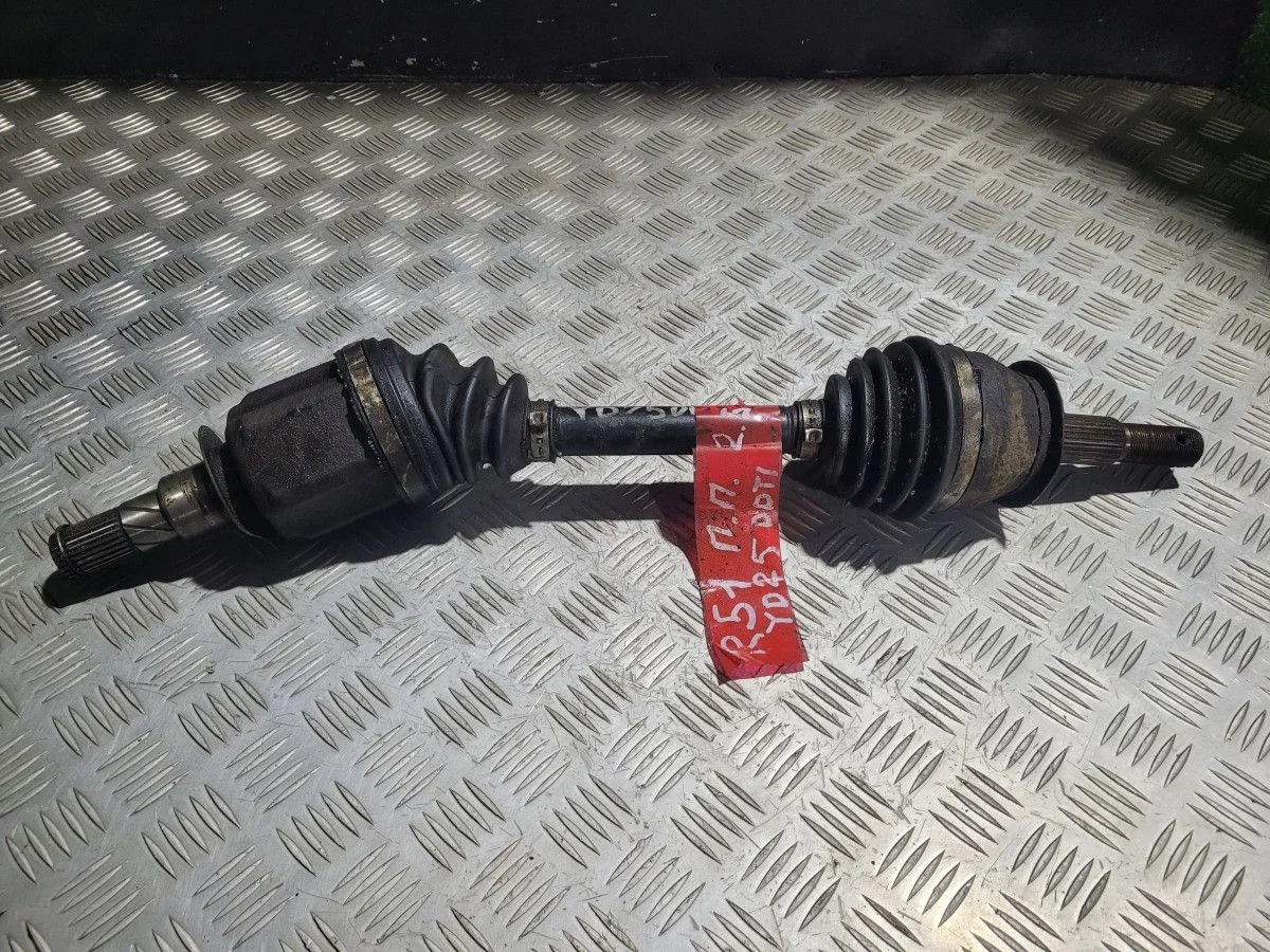 Полуось в сборе правая на Nissan Pathfinder R51