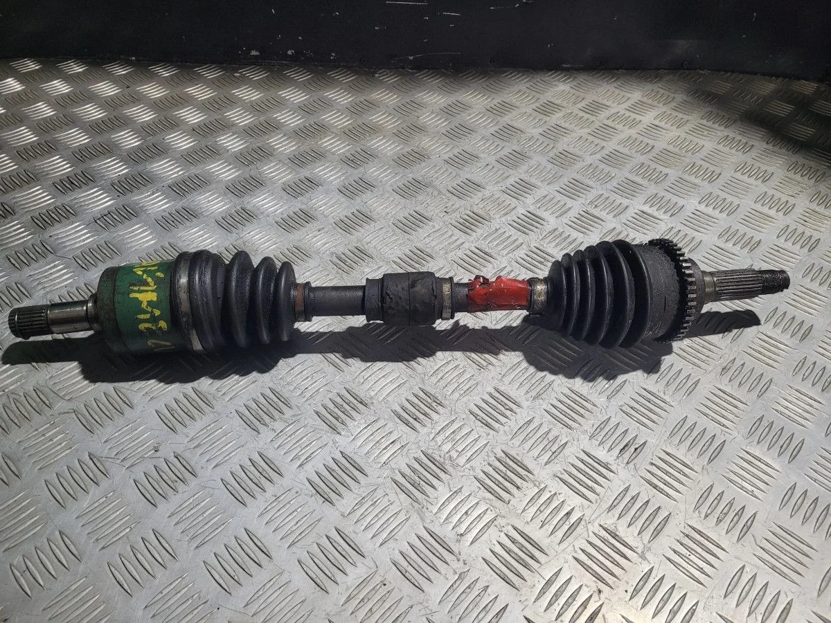 Полуось в сборе правая на Mazda Premacy 1