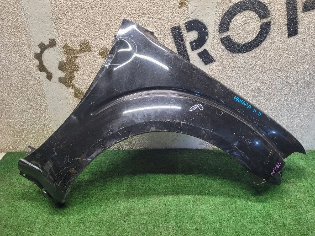 Крыло переднее правое на Nissan Navara D40