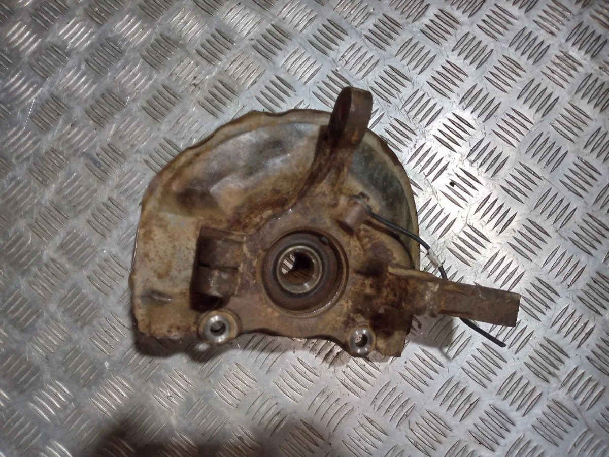 Кулак поворотный передний левый Outlander