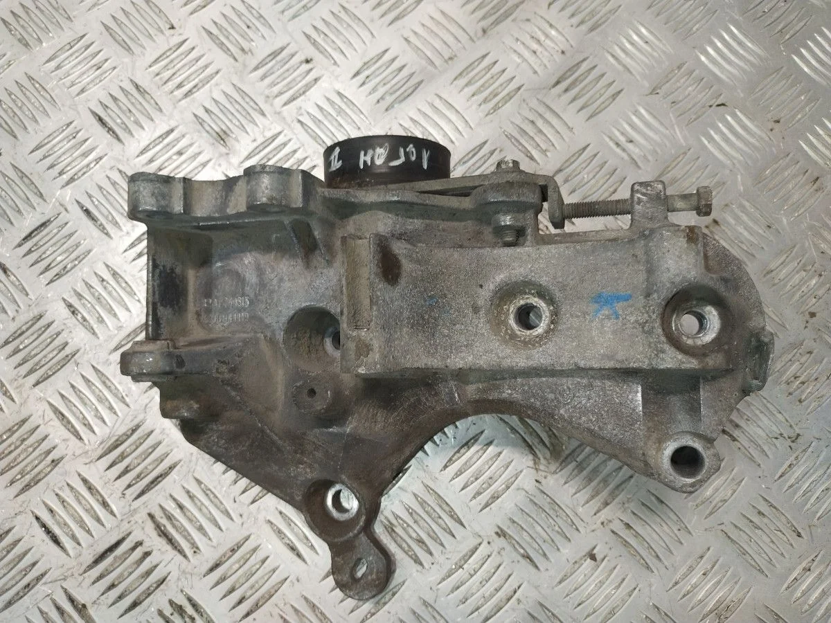 Кронштейн генератора Renault Logan 2