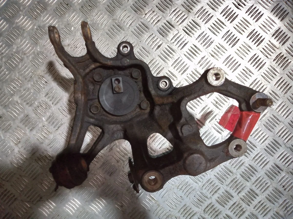 Кулак задний левый Mazda VI-GH