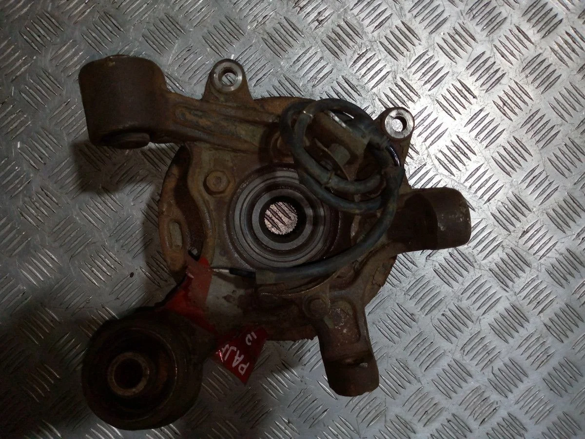 Поворотный кулак Mitsubishi Pajero III