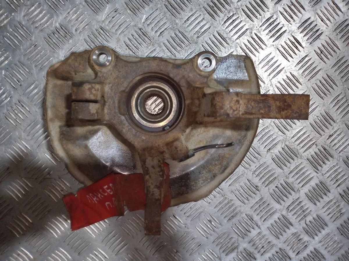 Кулак поворотный п.п mitsubishi lancer X