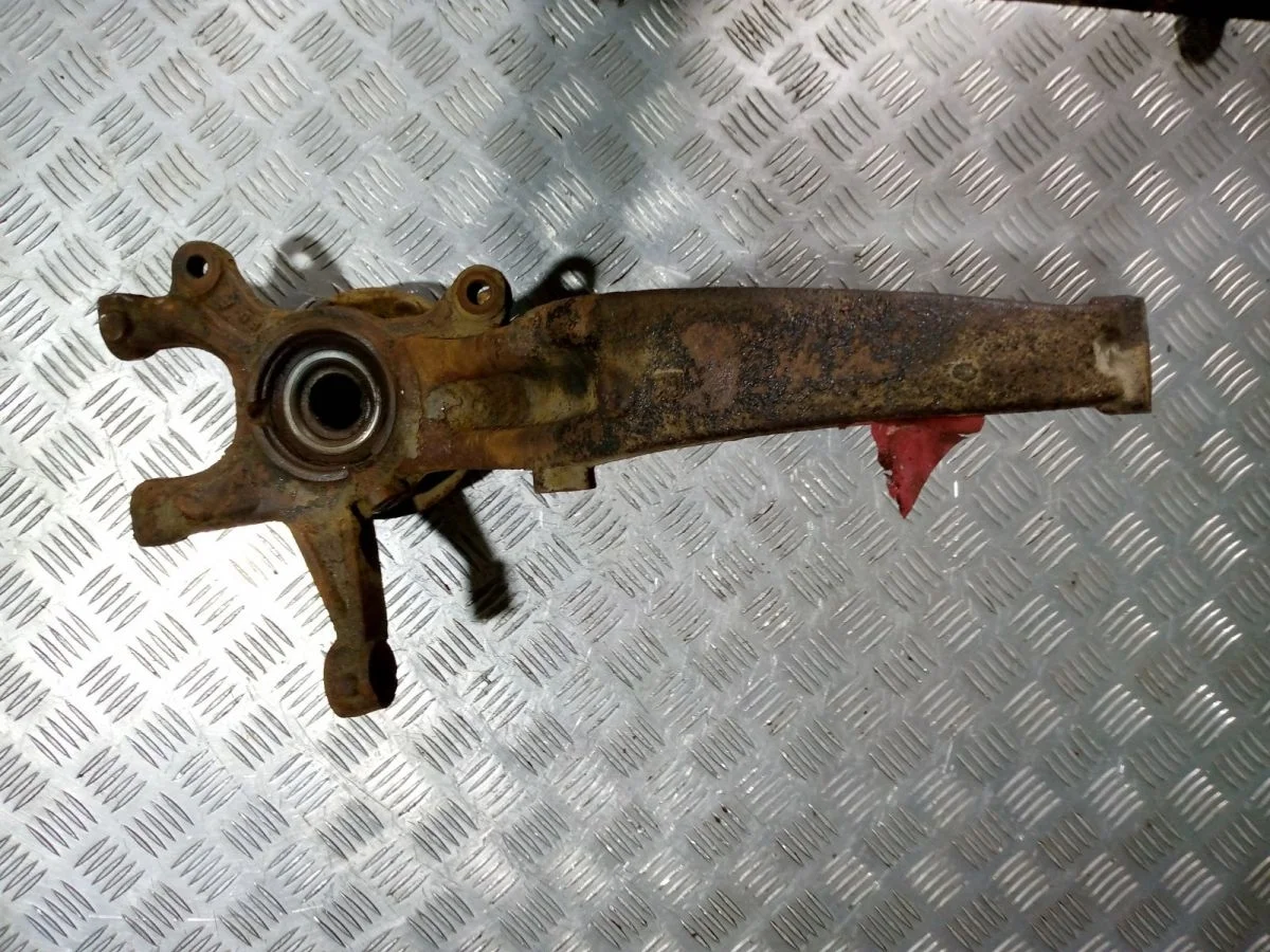 Кулак передний правый Mazda VI-GH