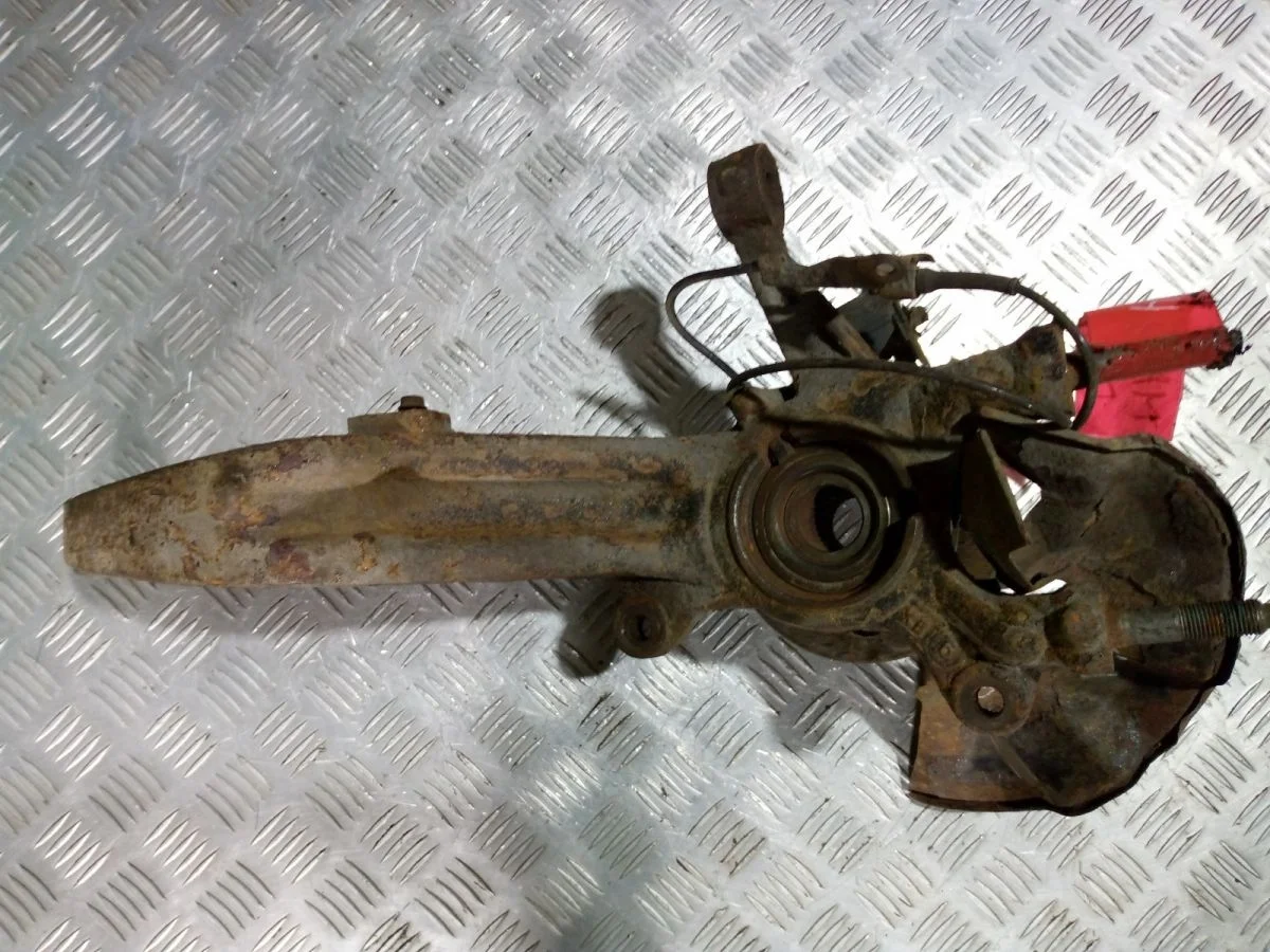 Кулак передний правый Mazda VI-GH