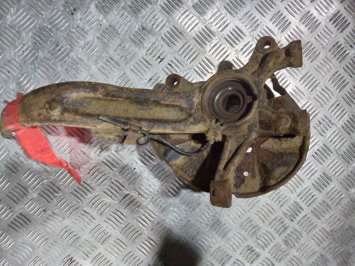 Кулак передний левый Mazda VI-GH