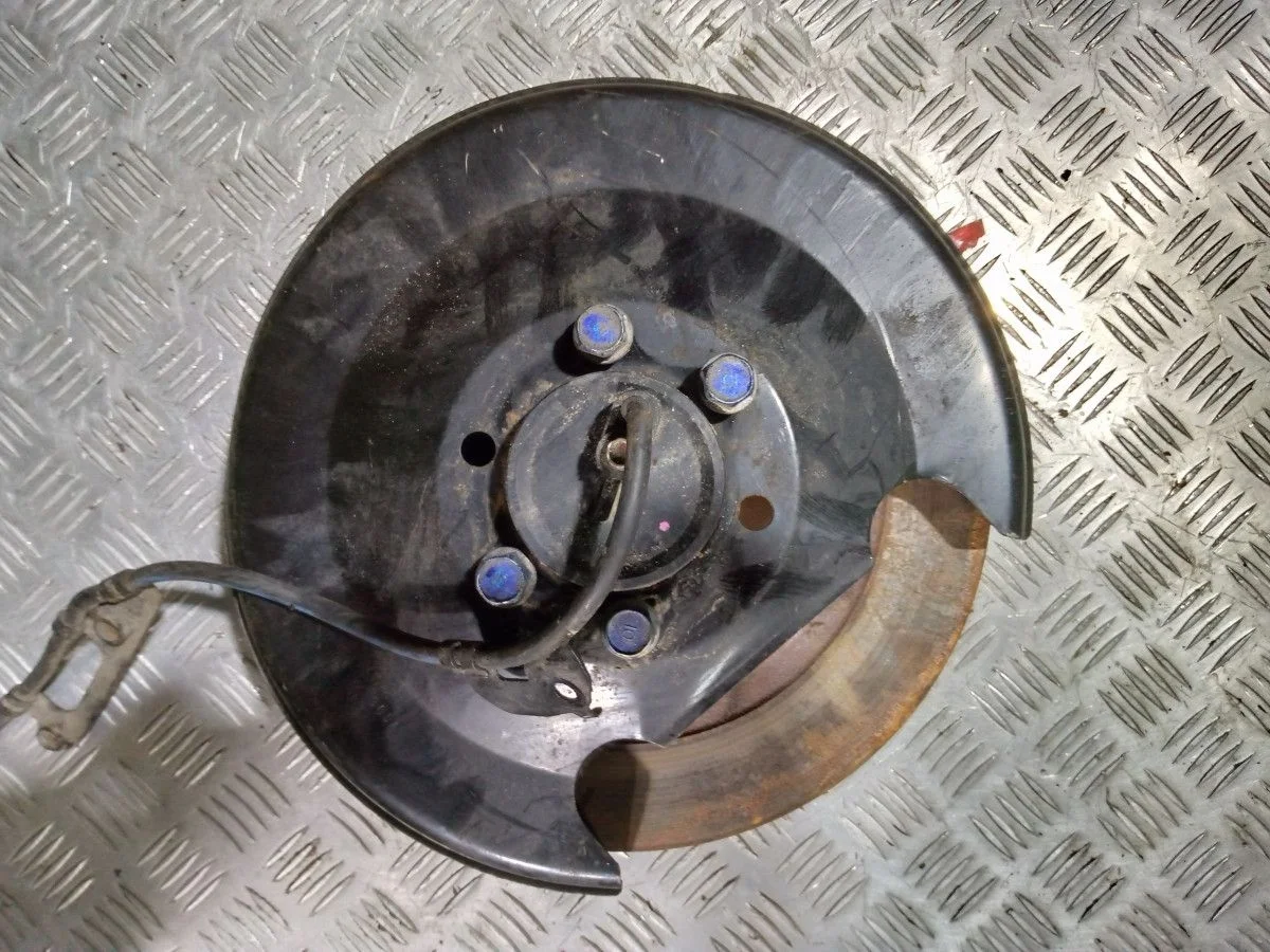 Кулак поворотный задний правый Outlander III