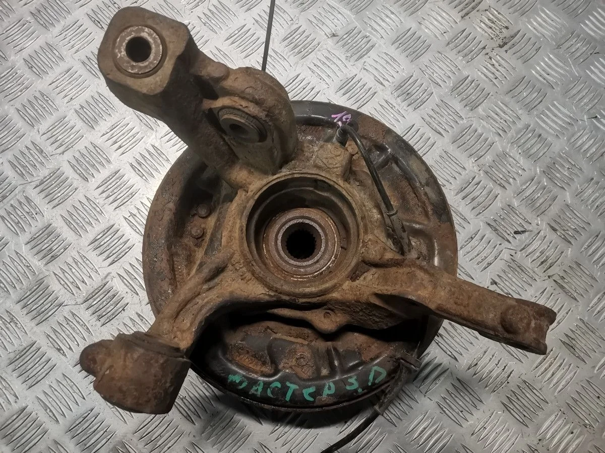 Кулак задний правый Renault Duster