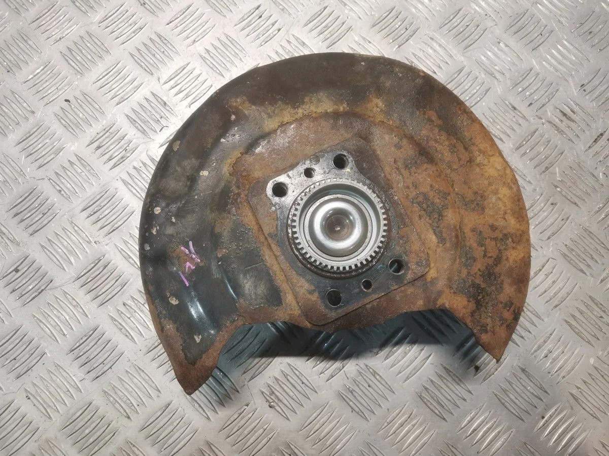 Кулак задний левый Hyundai Solaris