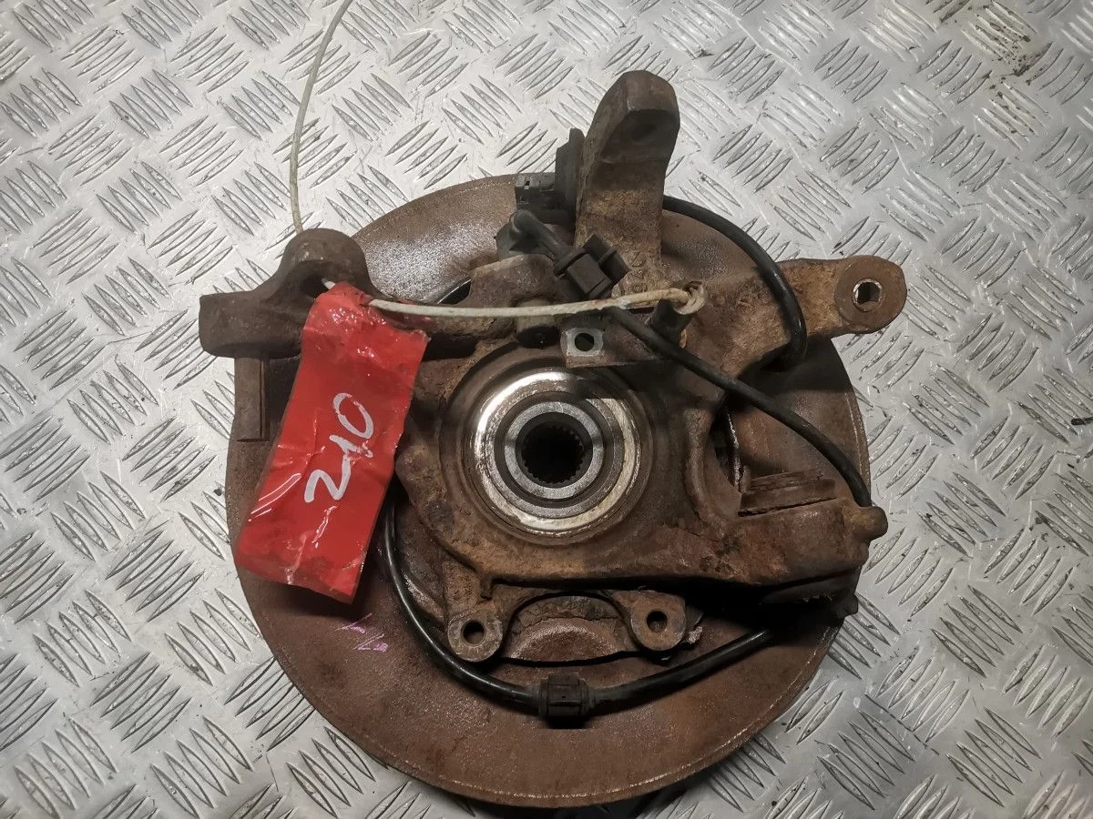 Кулак поворотный задний левый Mercedes-Benz C W210