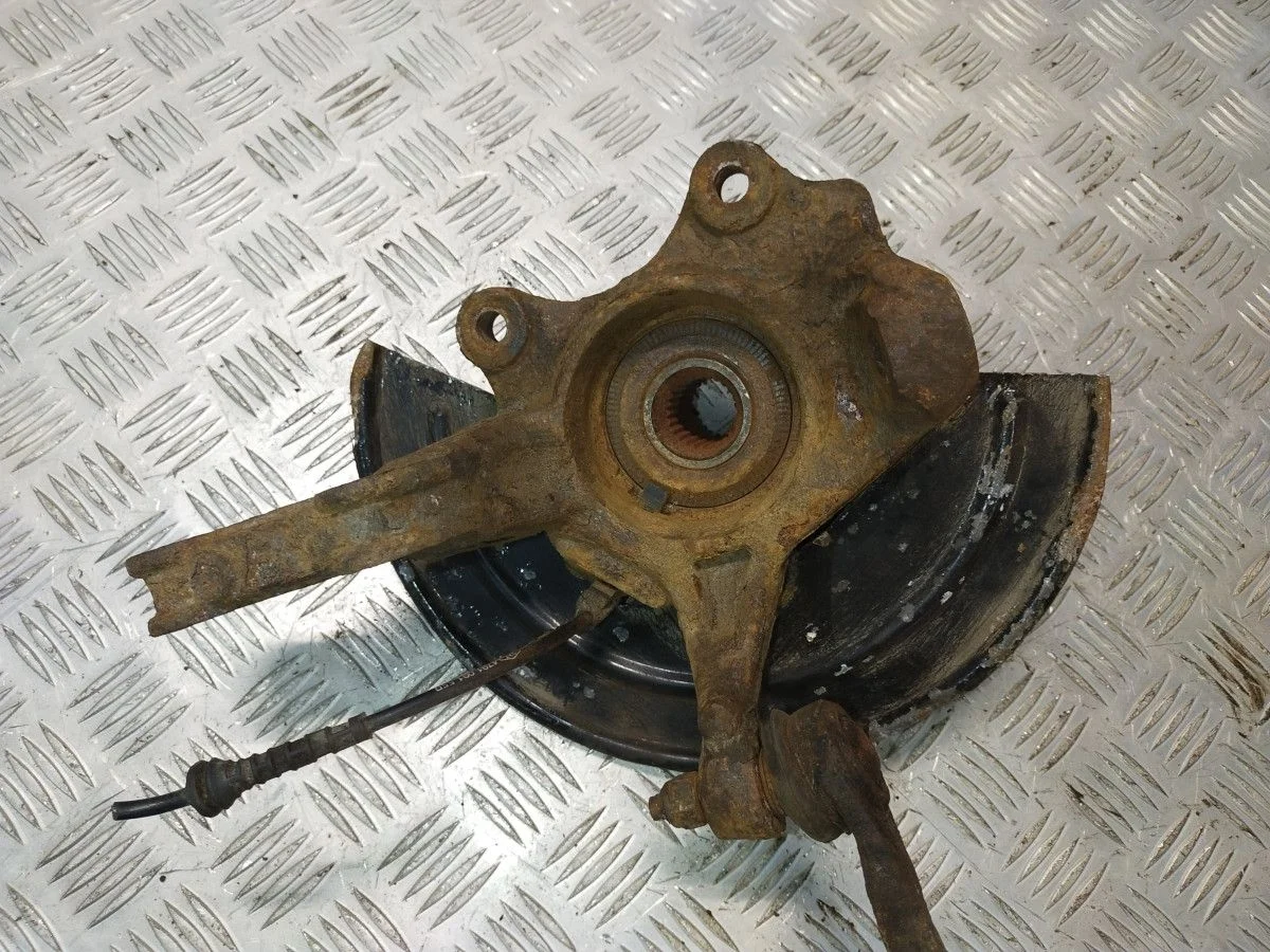 Кулак поворотный передний левый Renault Duster