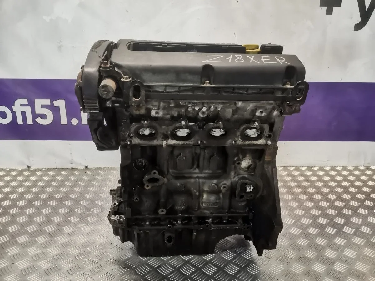 Двигатель Opel Astra H 1.8 с дефектами пластика