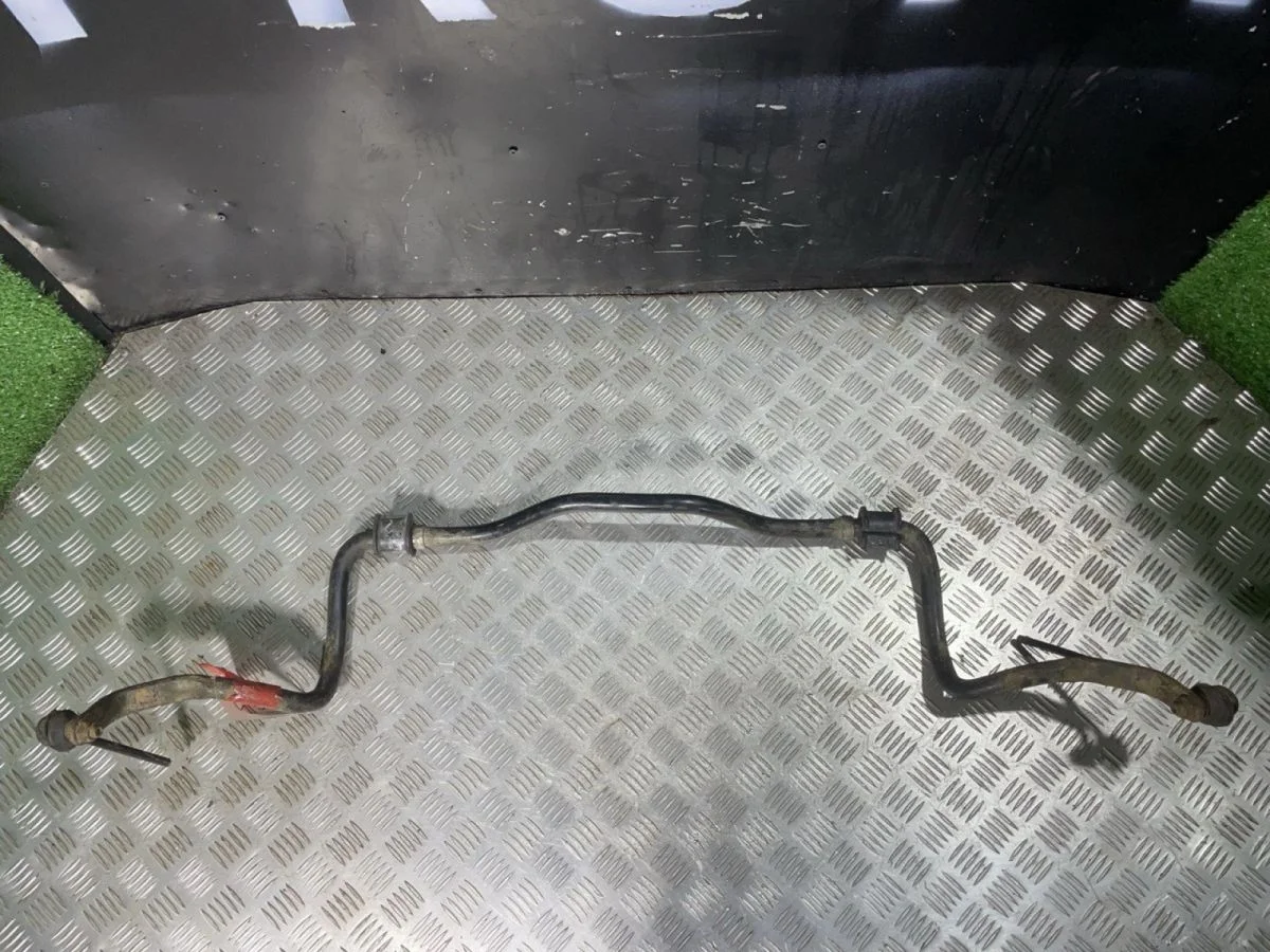 Передний стабилизатор на Toyota Corolla 120