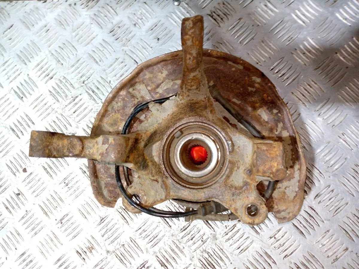 Кулак поворотный для Mitsubishi Colt