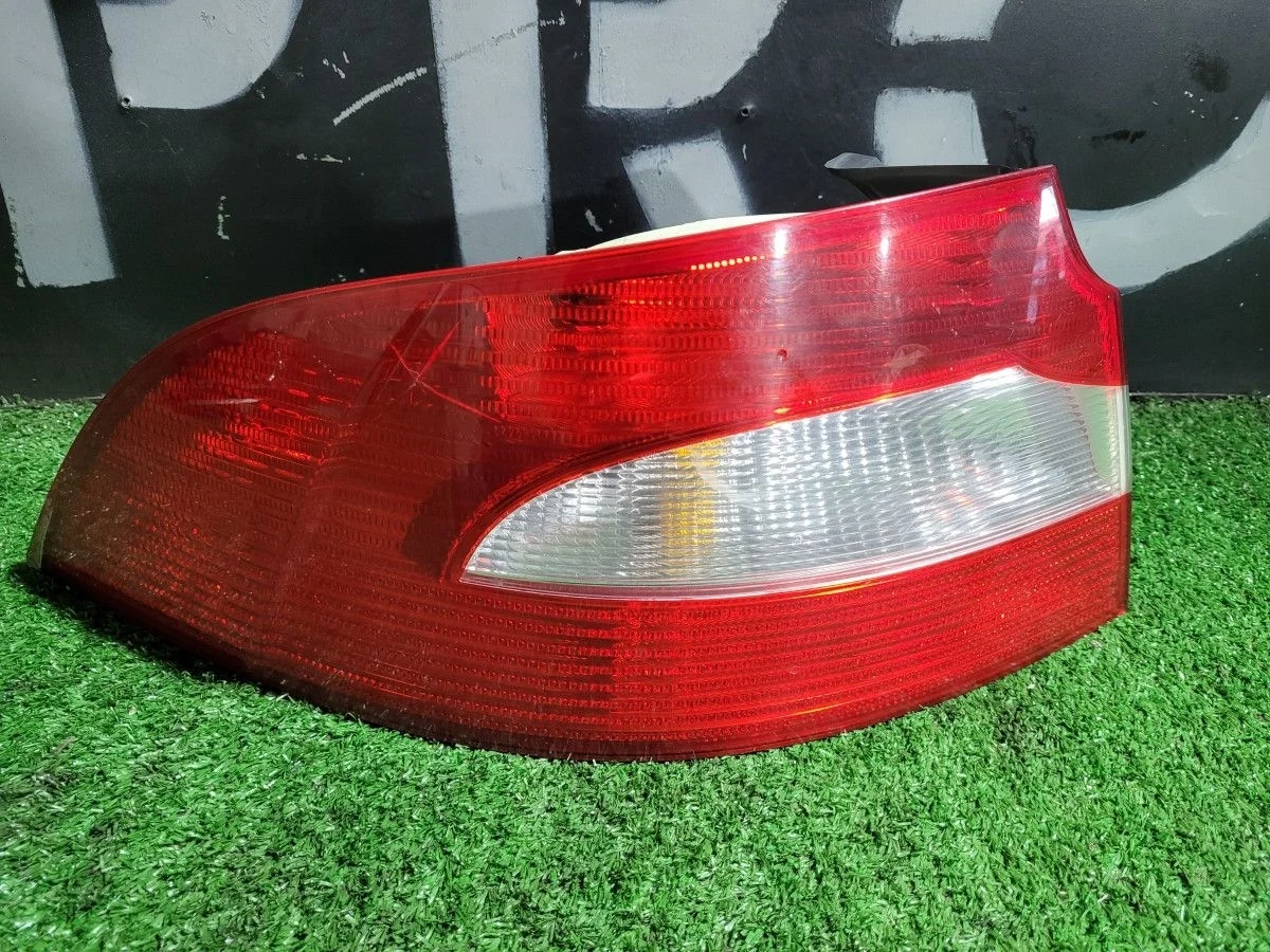 Фонарь наружный левый на SuperB 2