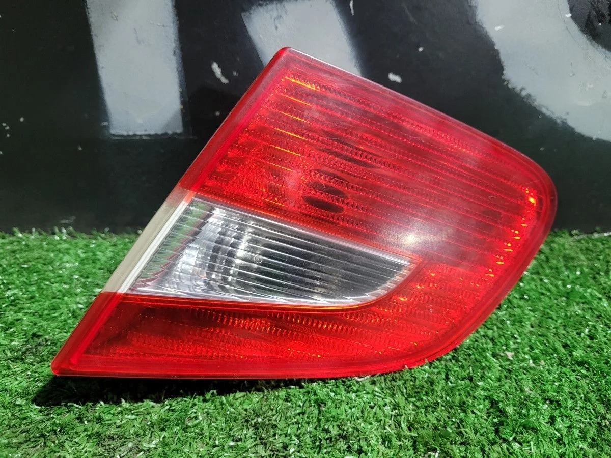 Фонарь внутренний правый на SuperB 2