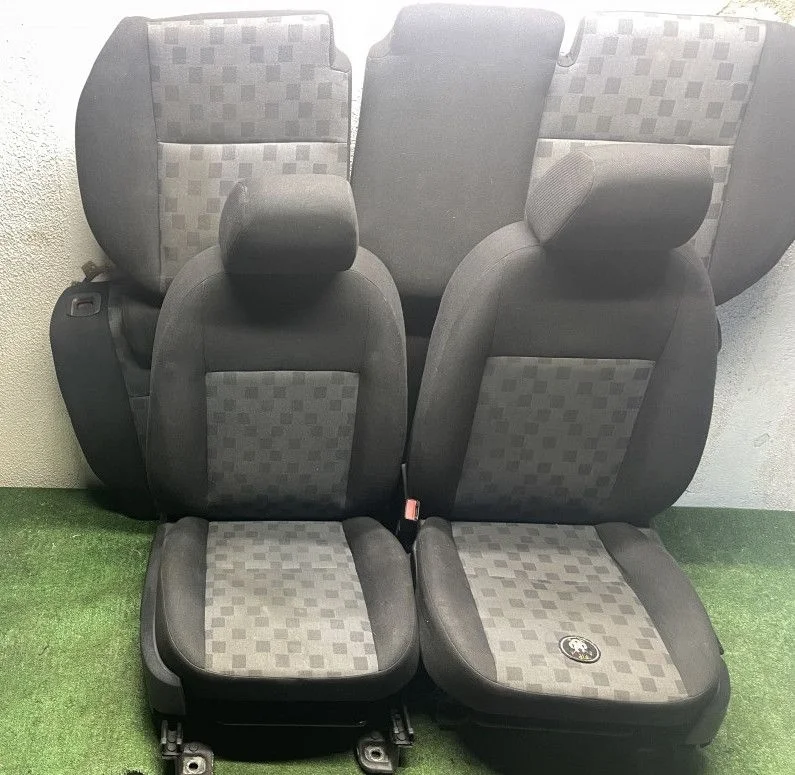 Сиденья комплект Ford Focus 2  2009