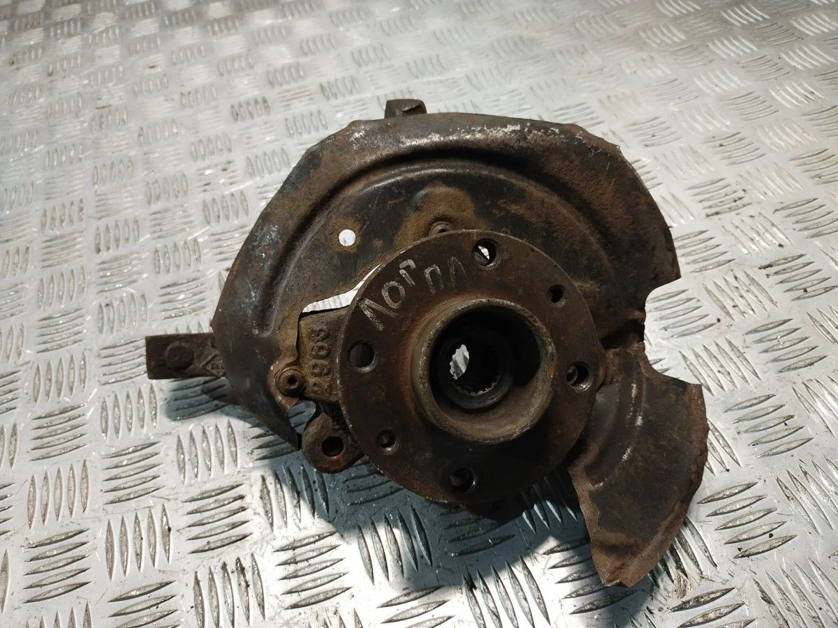 поворотный кулак передний левый Renault Logan