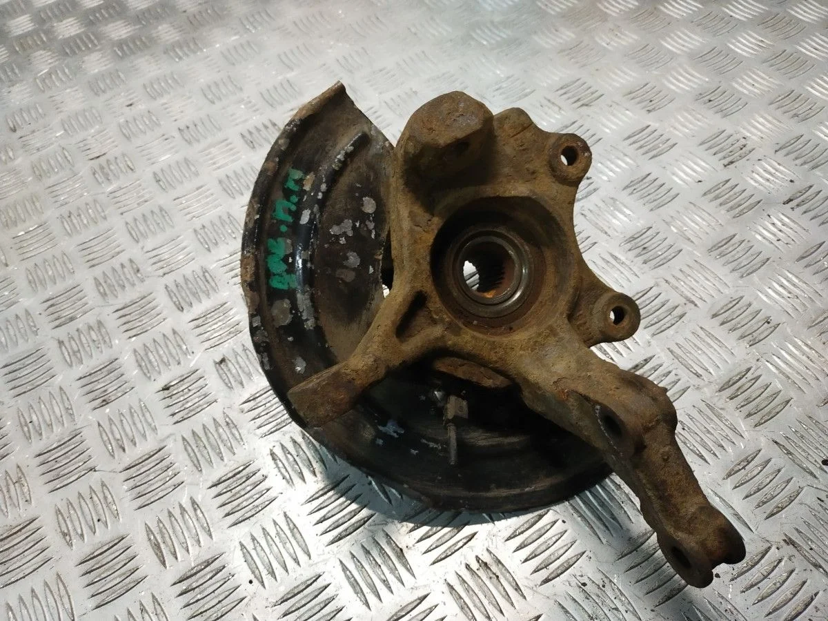 Кулак поворотный передний правый Renault Duster