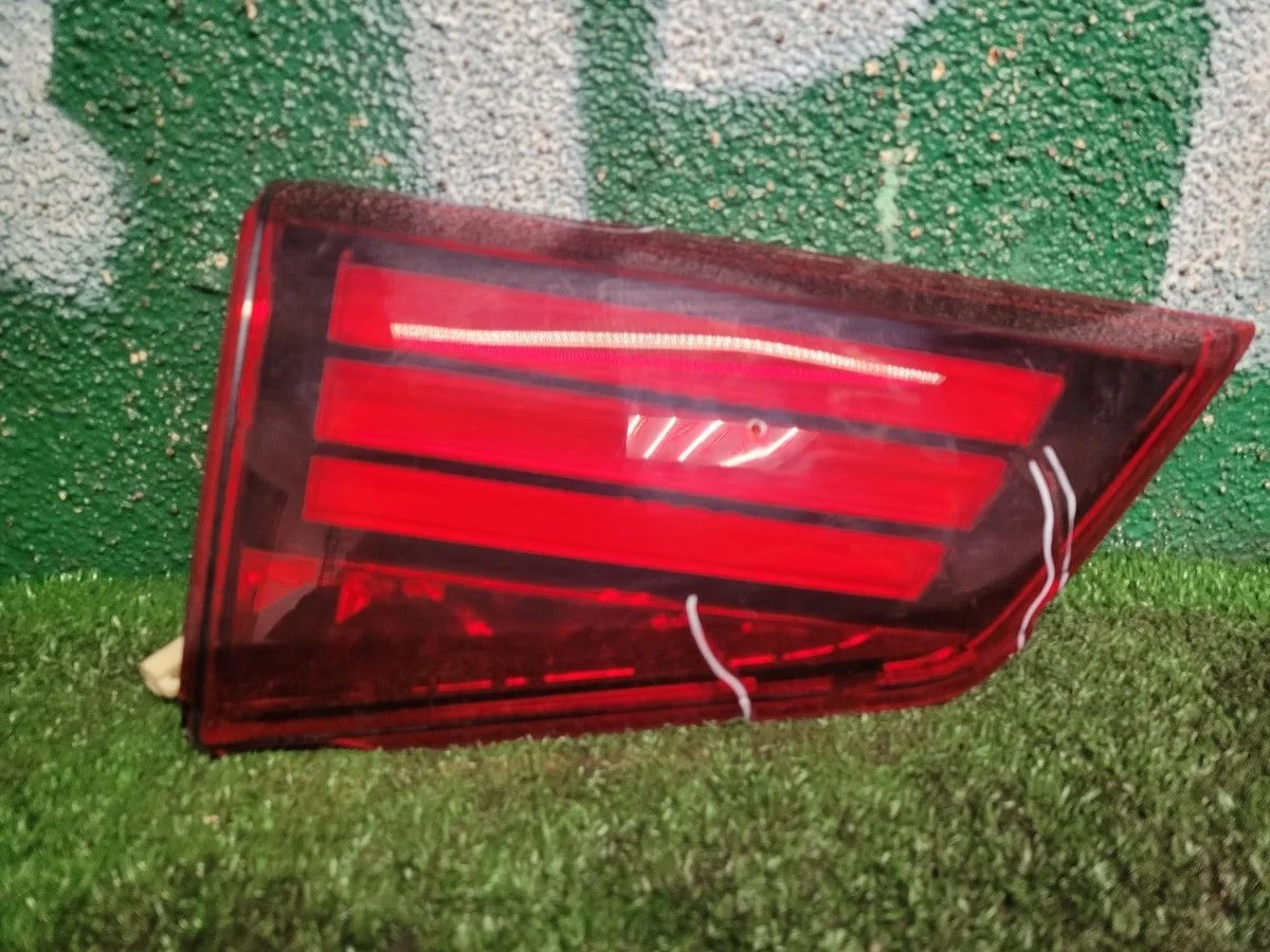 Фонарь внутренний левый на Outlander 3 2022 дефек