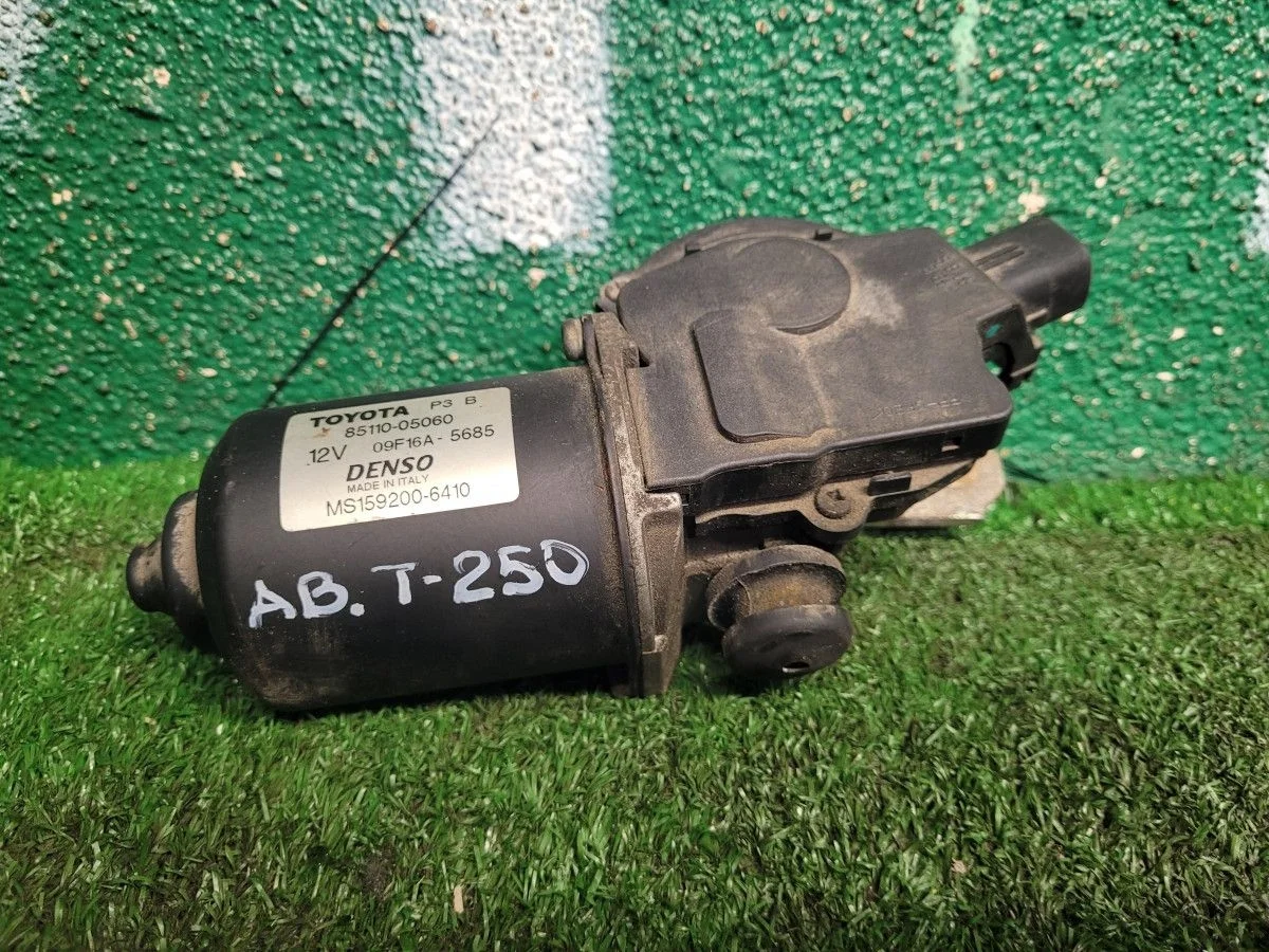 Моторчик трапеции на Toyota Avensis T250