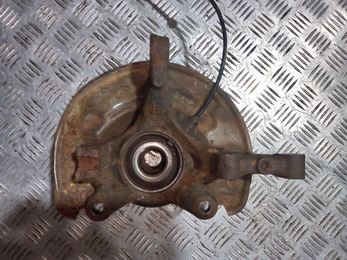 Кулак поворотный для Mitsubishi Colt