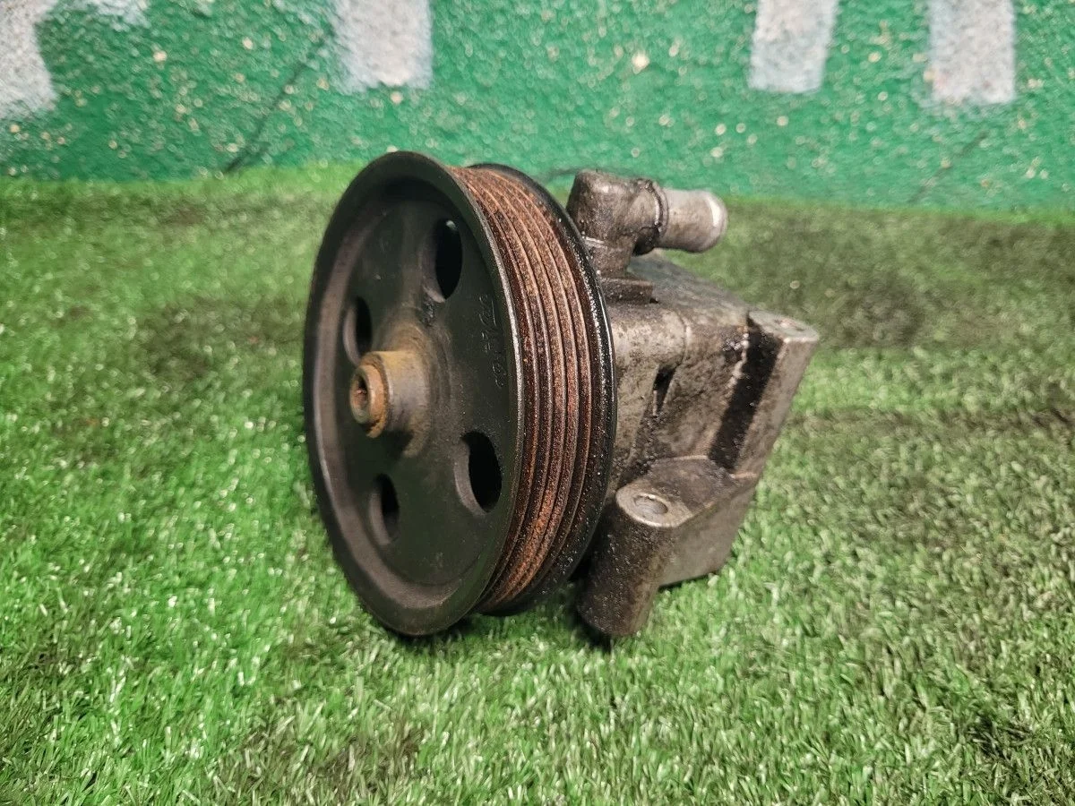 Насос гура на Ford Focus 3 1.6