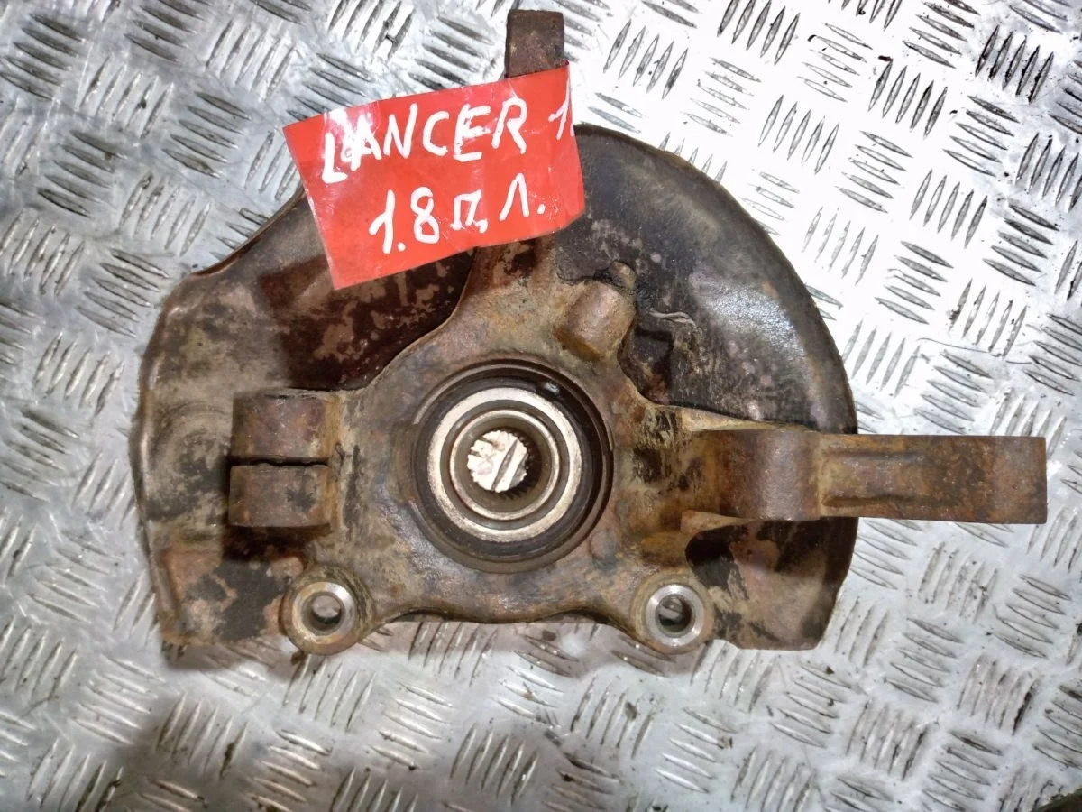 Кулак поворотный передний левый Mitsubishi Lancer