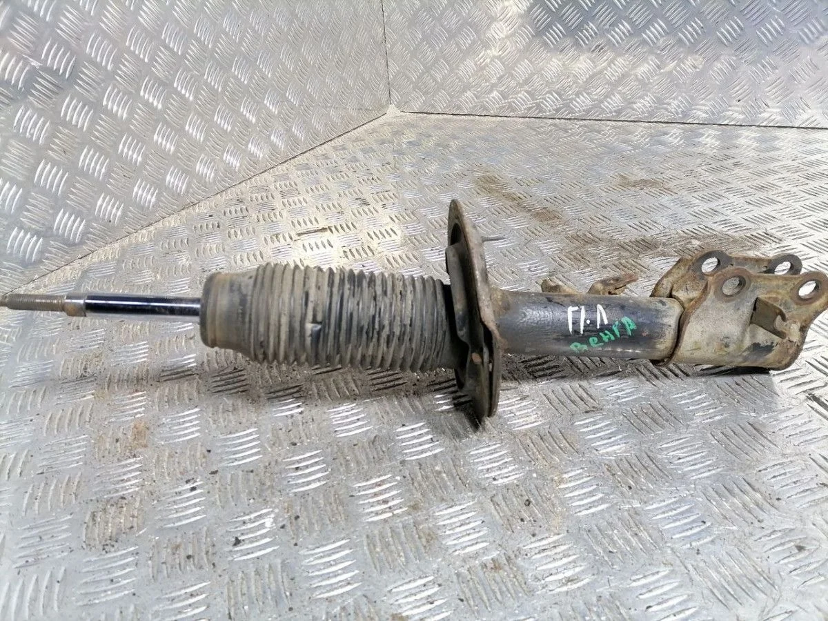 Стойка амортизатора передняя левая KIA Venga