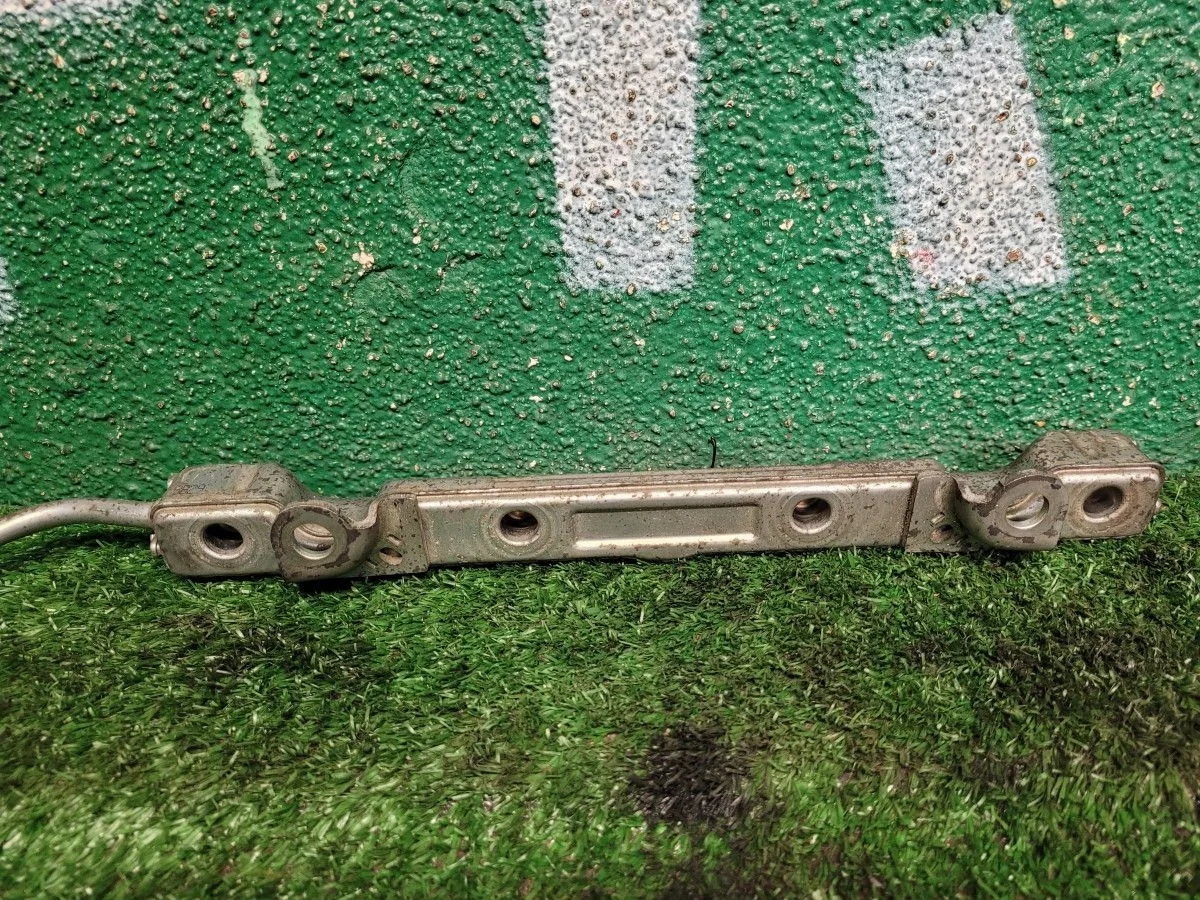 Топливная рампа(рейка) на Nissan Auris 1ZR