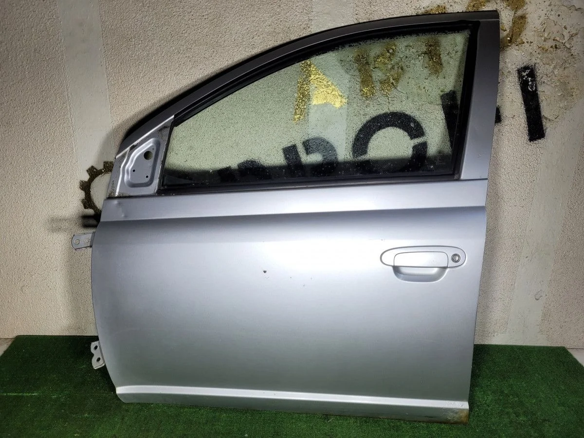 Дверь передняя левая на Yaris хэтчбек 1