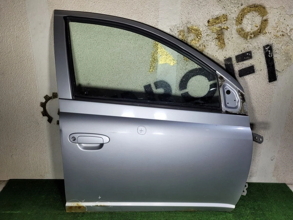 Дверь передняя правая на Yaris хэтчбек 1