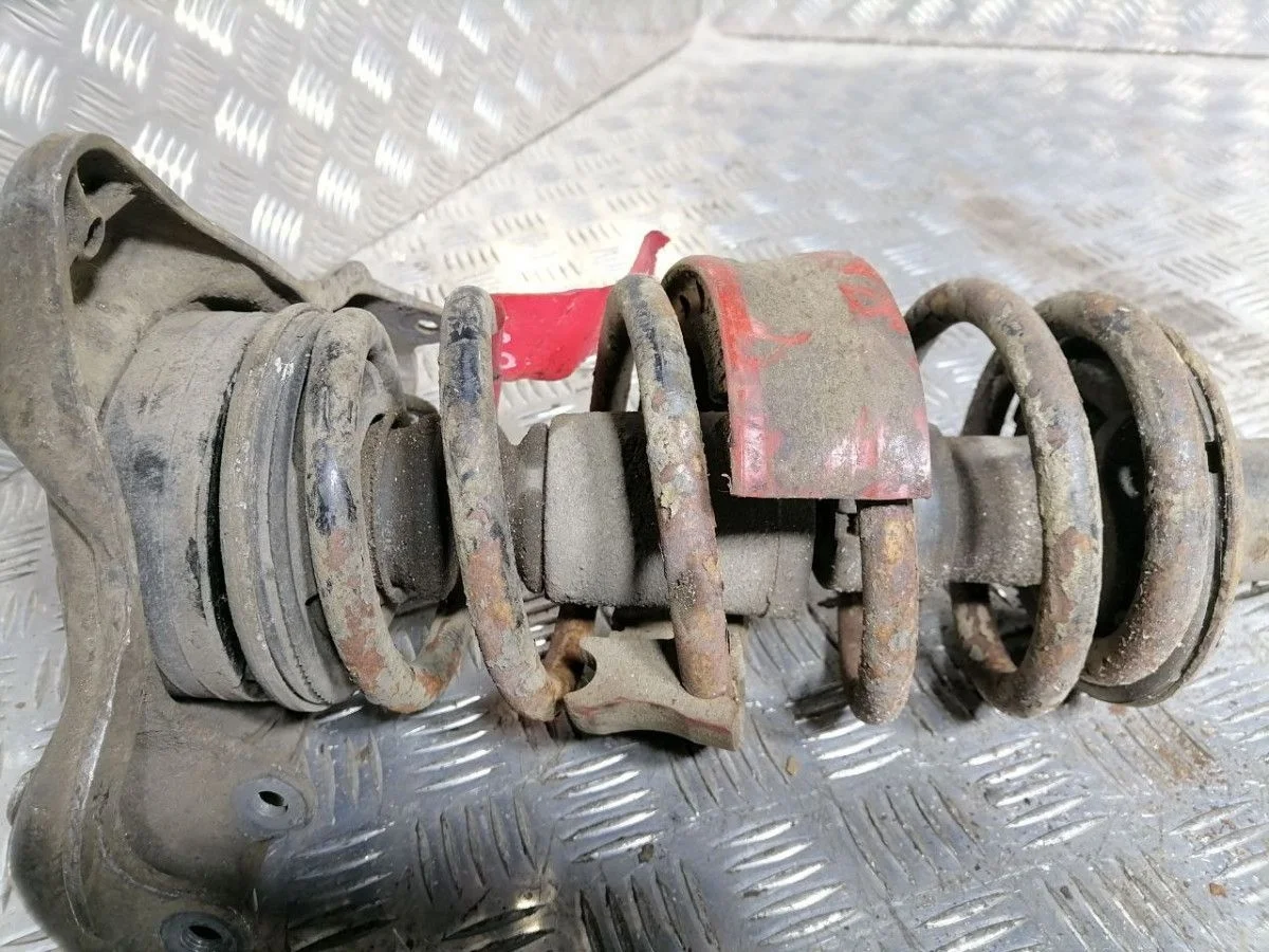 Пружина передняя правая VW Passat B5