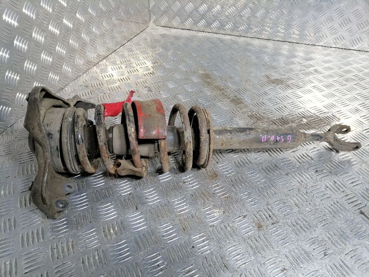 Стойка амортизатора передняя правая VW Passat B5