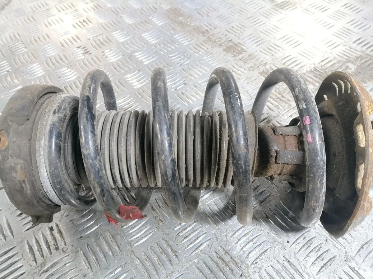 Пружина передняя VW Golf V