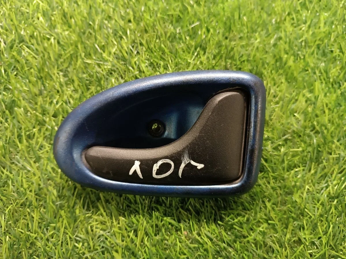 Ручка внутренняя правая Renault Logan