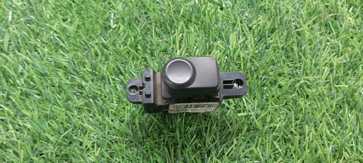 Кнопка стеклоподъемника Hyundai solaris