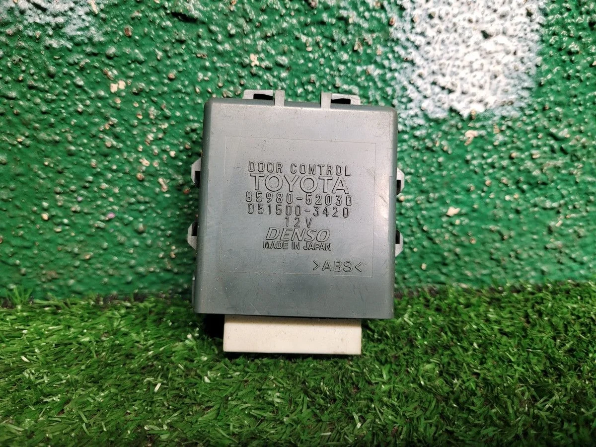 Блок электронный на Toyota Yaris 1 1SZ