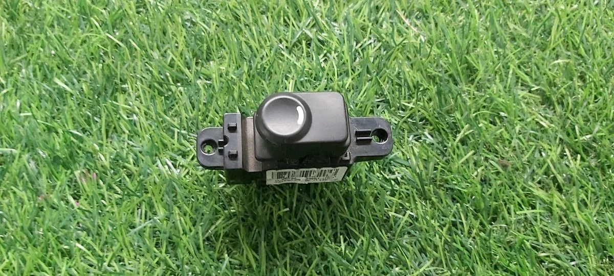 Кнопка стеклоподъемника для Hyundai Solaris 1