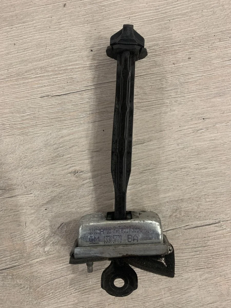 Ограничитель передней двери Opel Astra J GTC